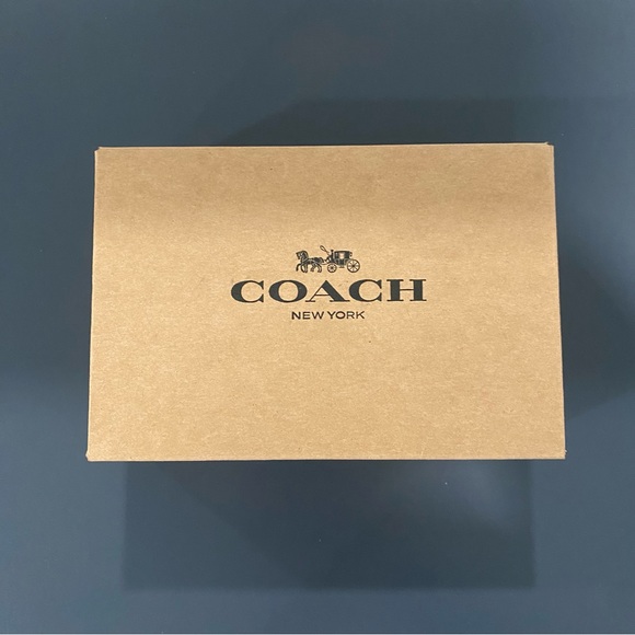 BNIB Coach Signature Canvas Corner Zip Around Wristlet Wallet - Picture 4 of 7